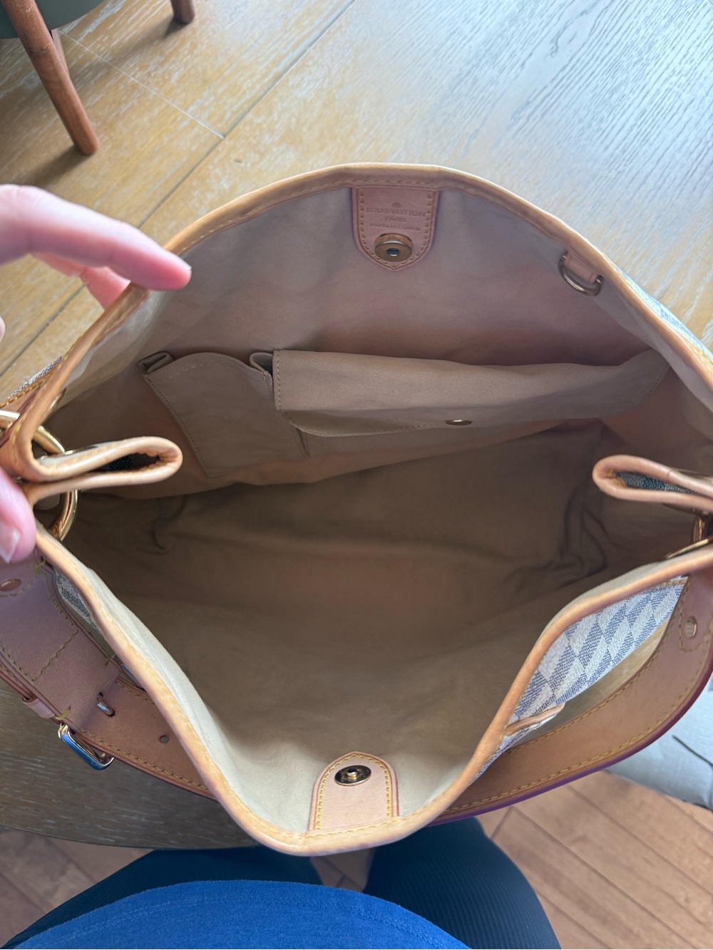 Louis Vuitton Damier Azur Shoulder Bag in Cream and Tan Leather Trim - Picture 3 of 5